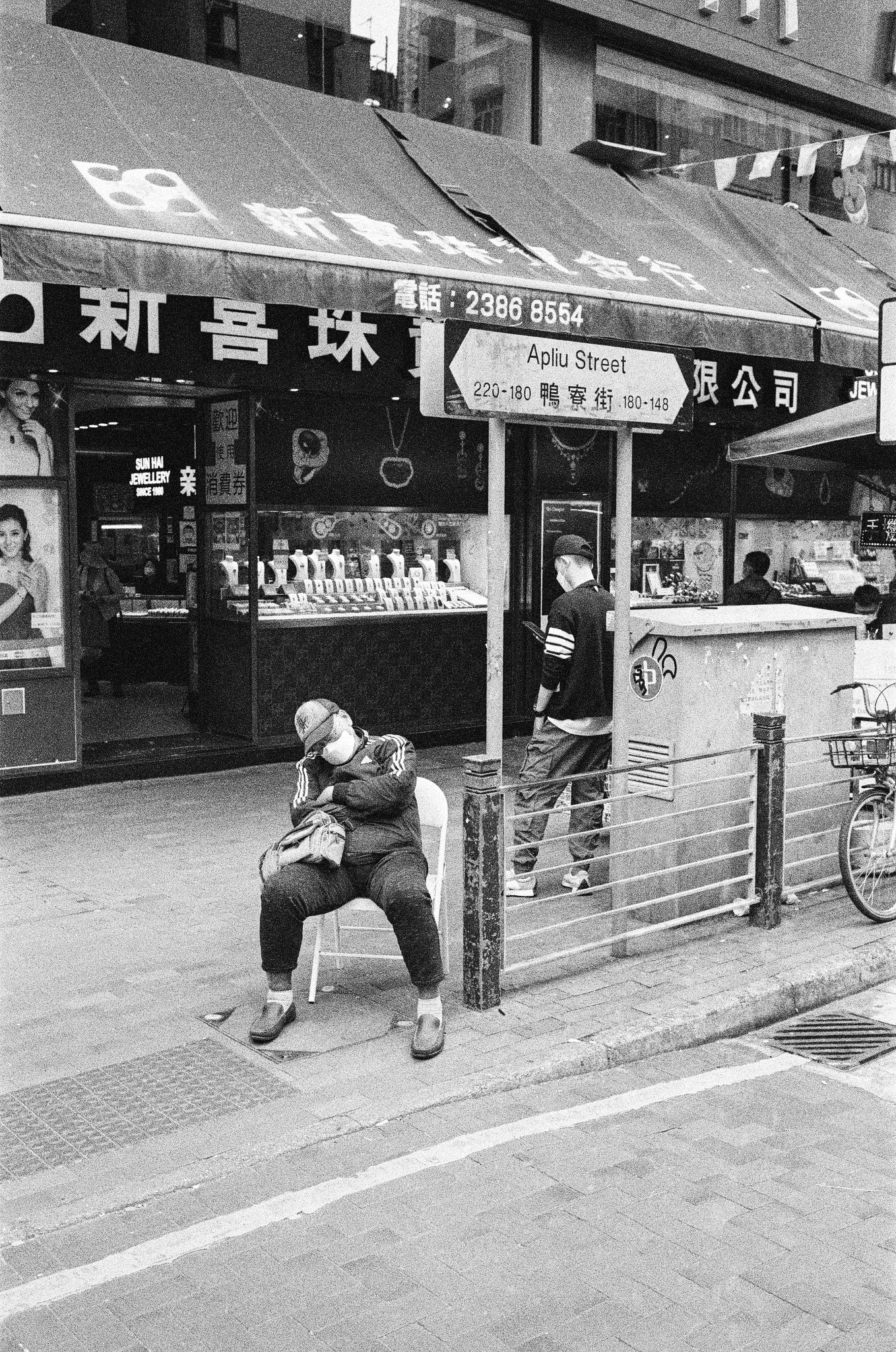 KIKI PAN 320 135-36