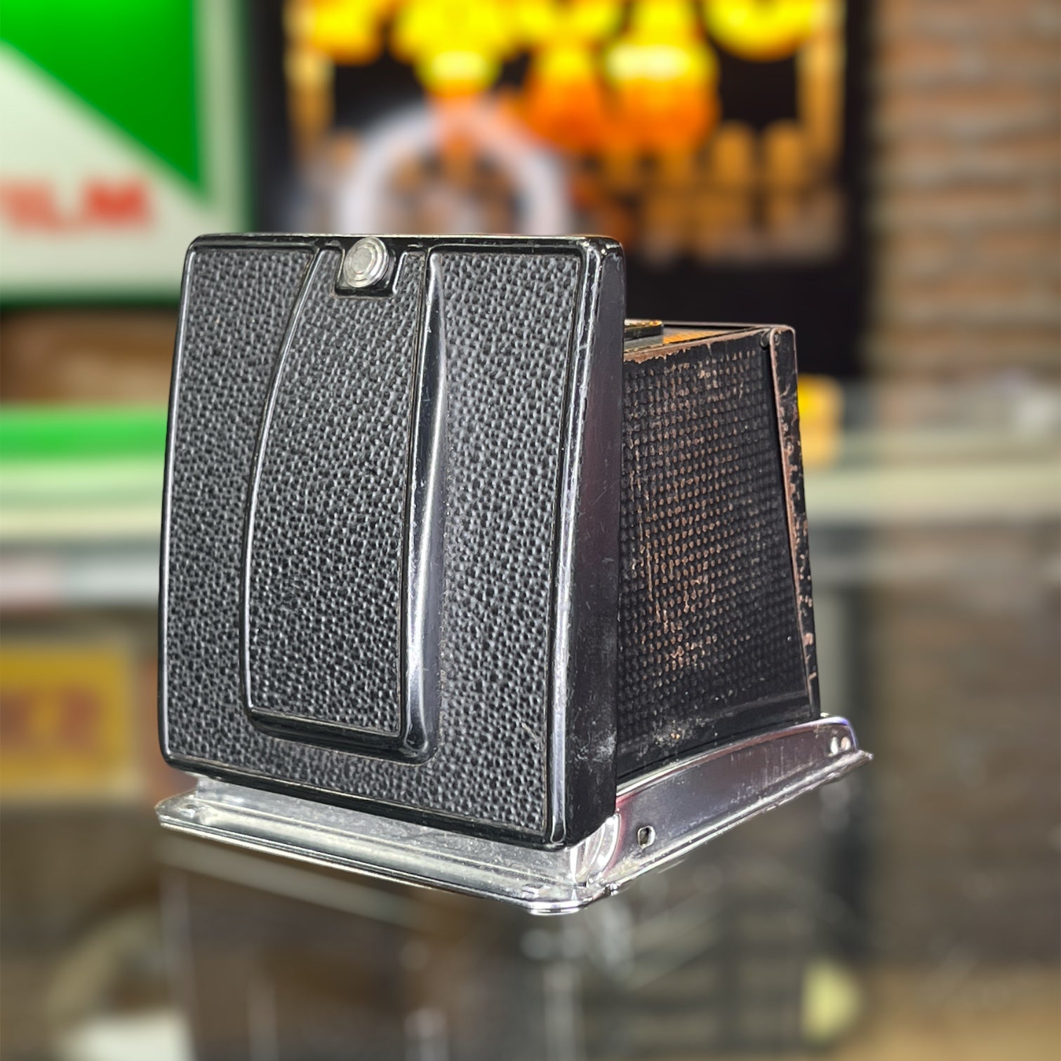 Hasselblad Waist Level Finder – Retro Photo Reading